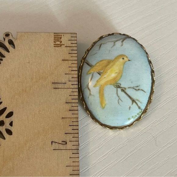 Beautiful Hand Painted Bird Porcelain Brooch Vintage - Picture 5 of 5
